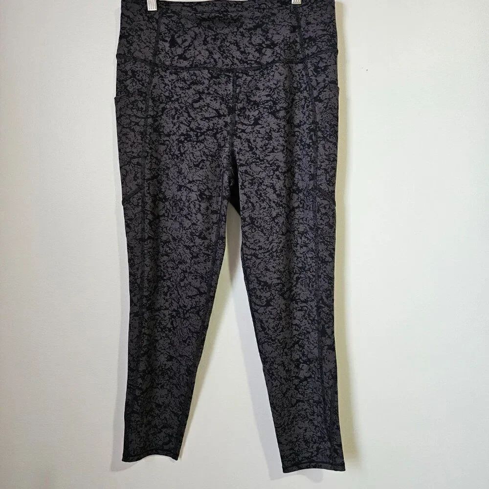 EUC MTA SPORT PRINTED LEGGINGS SIZE LARGE